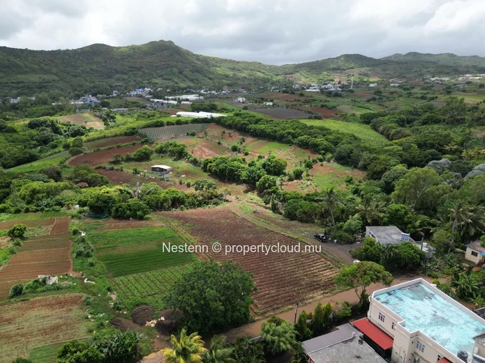 Terrain résidentiel avec vue imprenable sur les montagnes (Lot 2)