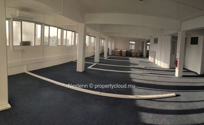 Furnished office on the 3rd floor with stunning views of the city center