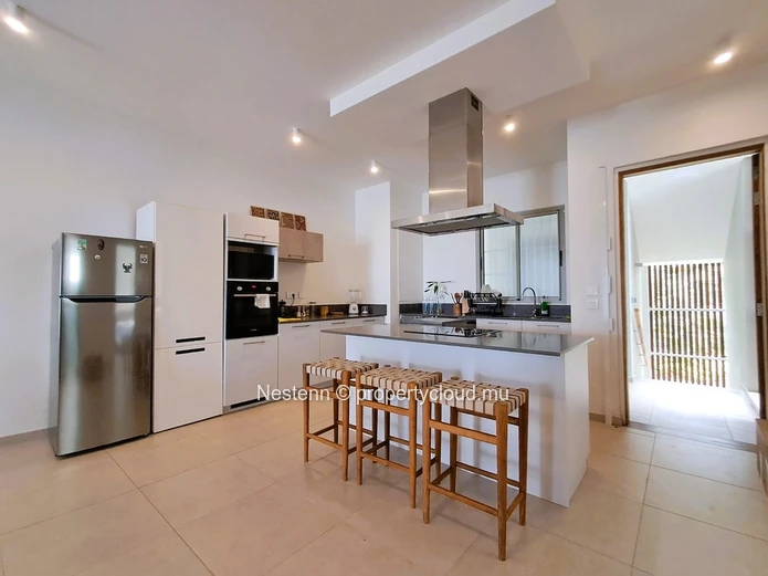 Appartement duplex moderne avec vue mer et accès plage