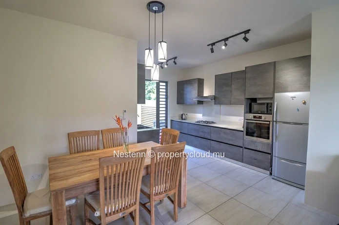 Comfortable 2-bedroom apartment with swimming pool, green spaces and immediate proximity to amenities