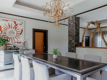 6 Bedroom House