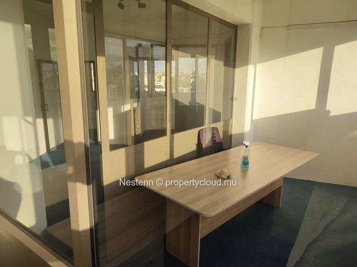 Furnished office on the 3rd floor with stunning views of the city center