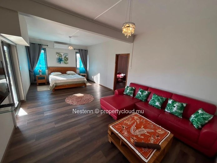 Exceptional Villa With 5 Suites For Rent – Pereybere