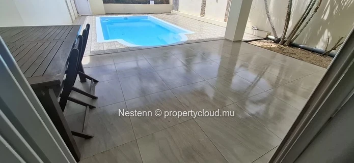3 bedroom duplex very close to the beach