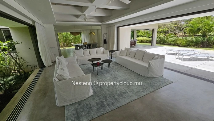 Modern 4-bedroom villa 