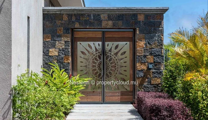 Luxurious 3 bedroom villa with private pool and also the possibility of customization.
