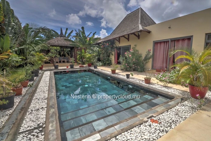 Élégante villa de style balinais sur un terrain de 675 m²