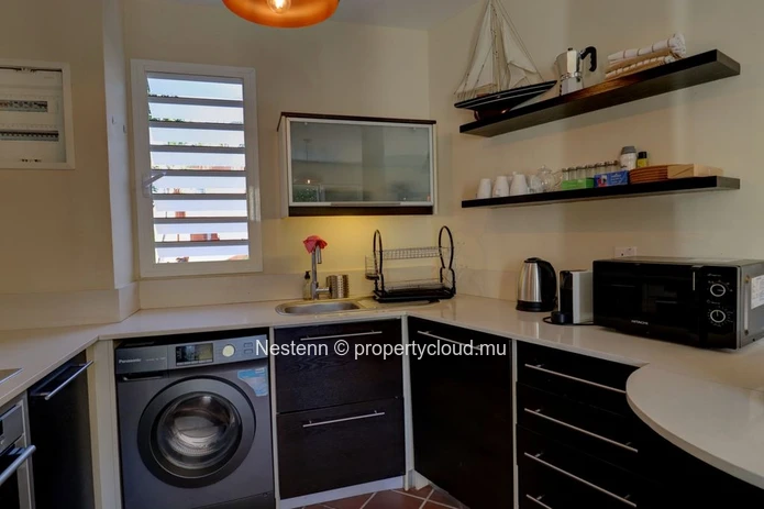 Contemporary 2-bedroom duplex in a secure lakeside residence