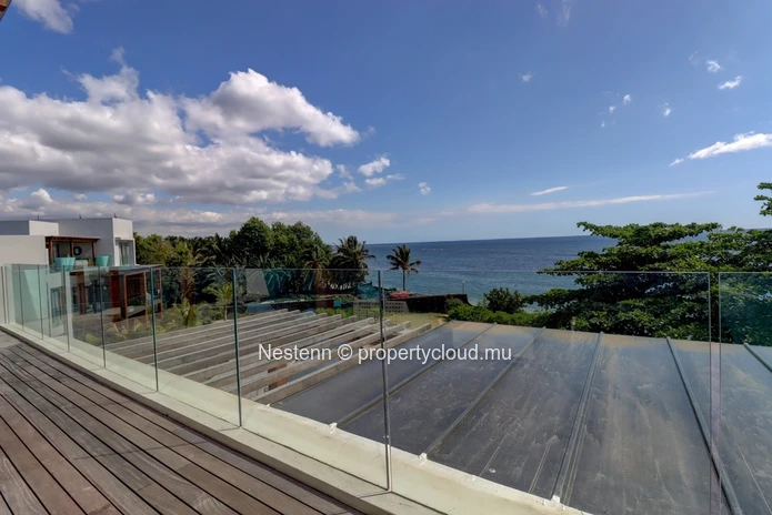 Spectacular beachfront penthouse 