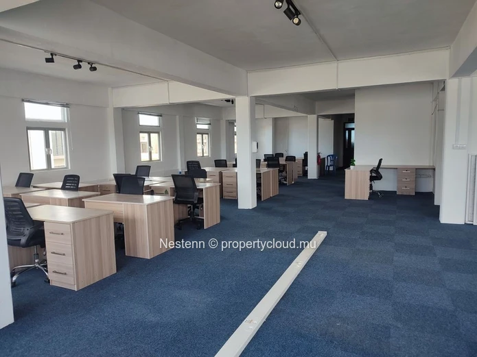 Furnished office on the 3rd floor with stunning views of the city center