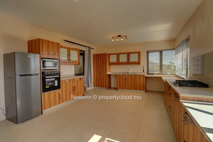 Elegant furnished penthouse with stunning views