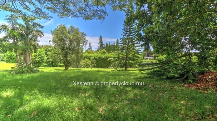Exceptional property of 5,800 m² 