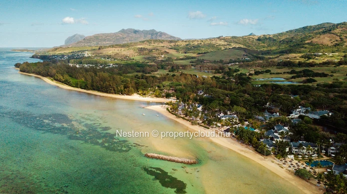 Mountain view land of 1367 m² in an exceptional estate 