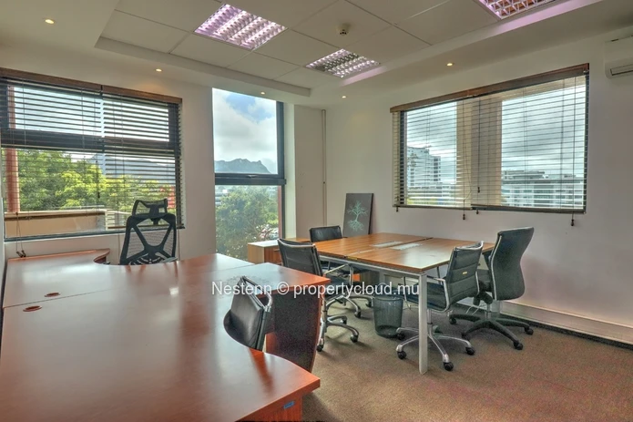 Furnished 20 m² offices with air conditioning, parking, and meeting rooms