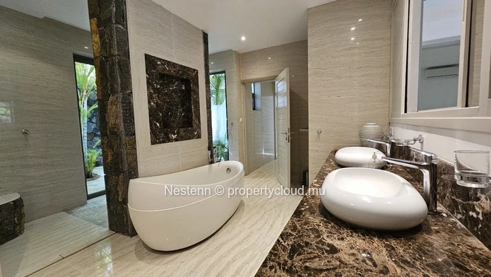 Villa de 8 chambres dans le prestigieux Golf Estate
