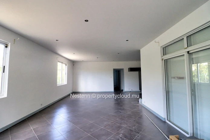 Villa rénovée de 3 chambres proche de la plage 