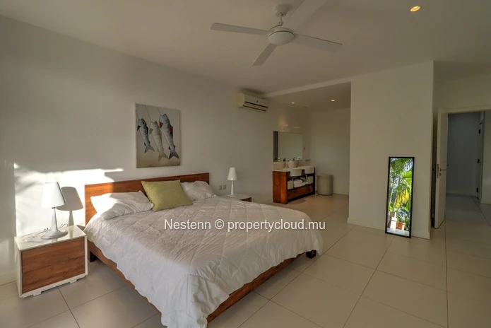 Bel appartement de 3 chambres en suite avec piscine privée dans une marina