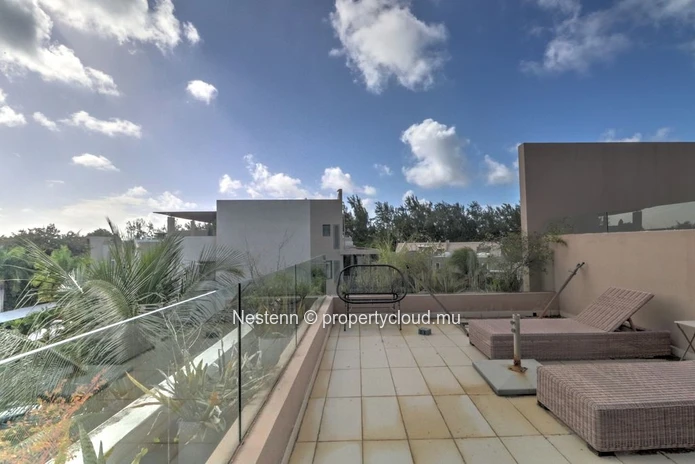 Penthouse moderne et bien agencé de 3 chambres à coucher à quelques minutes à pied de la plage