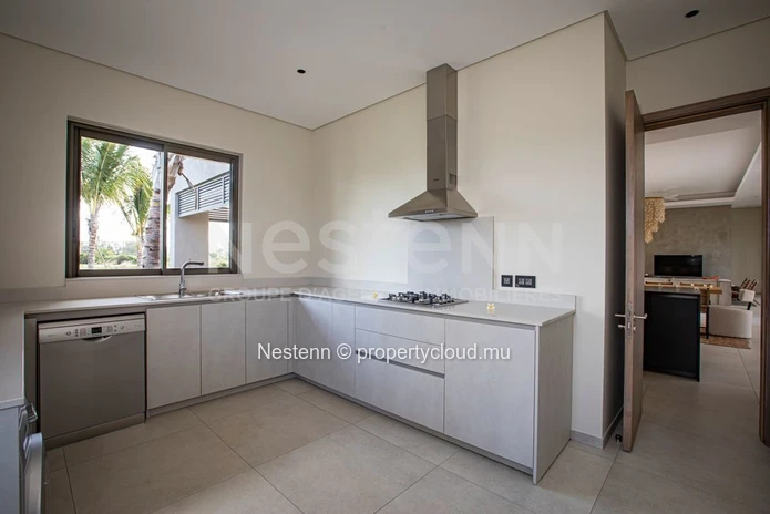 Villa neuve de 4 chambres de plain-pied avec vue sur le golf dans un domaine prestigieux