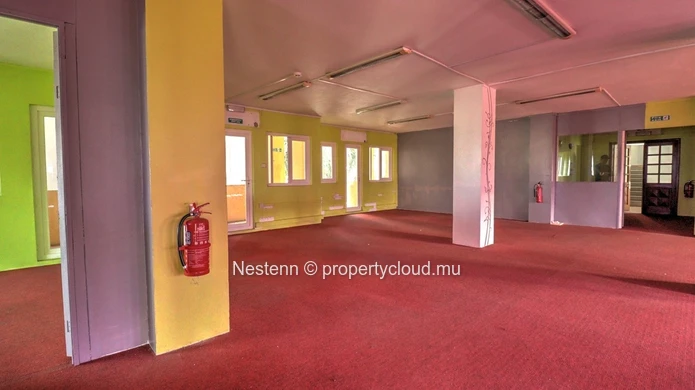 Office space of 371.61 m² 