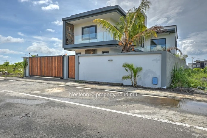 Villa haut de gamme de 4 chambres avec 324 m² sur un terrain de 409 m² 