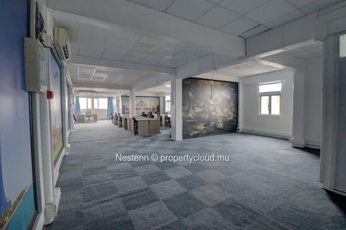 Furnished office on the 4th floor with stunning views of the city center