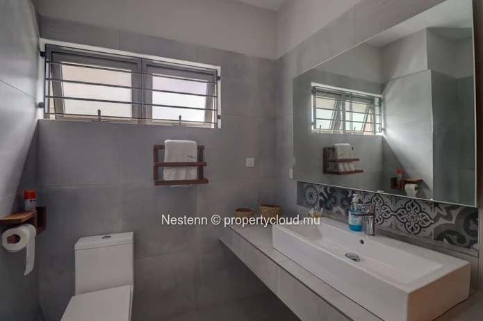 Beautiful, newly built single-storey villa with private pool, in a quiet residential area