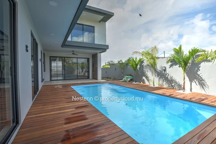 Villa haut de gamme de 4 chambres avec 324 m² sur un terrain de 409 m² 