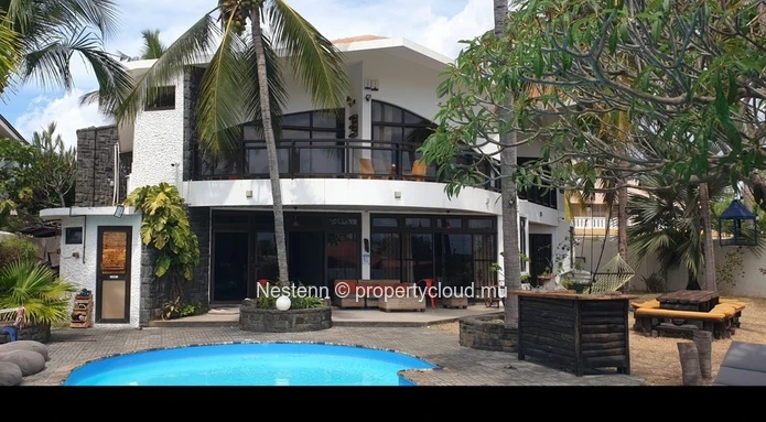 Villa pied dans l'eau en toute propriété