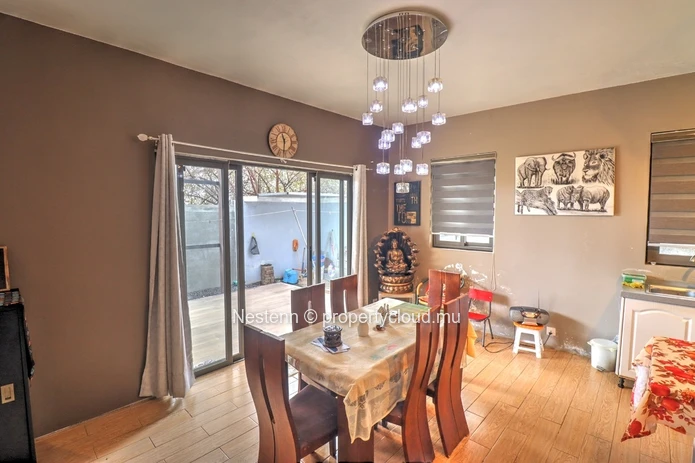 Chapman view : Maison contemporaine avec cadre montagneux et sérénité