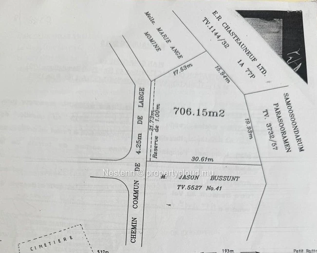 706m² of residential land – 5 Minutes walk to the beach