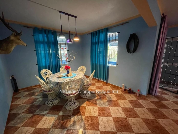 Charmante maison de 253,25 m2 proche de la plage 