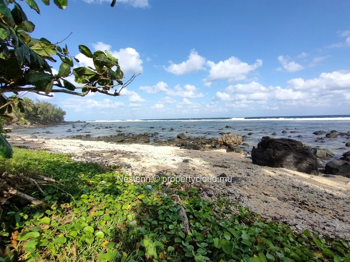Terrain exclusif en bord de mer 