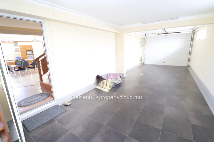 Maison familiale de 3 chambres avec piscine 