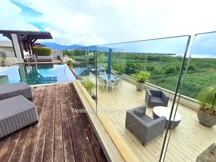 Luxury apartment with sea view - 3 bedrooms, top floor 