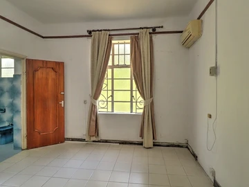 6 Bedroom House