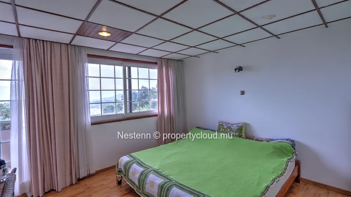 Villa de 4 chambres avec jardin de 2110m² piscine privée charme rustique et moderne