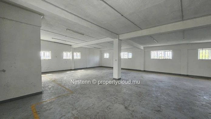 279m² warehouse space