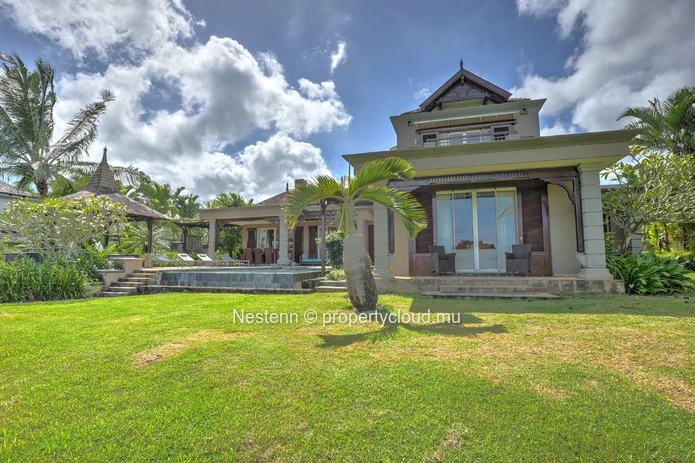 Villa d'exception avec vue mer et accès plage
