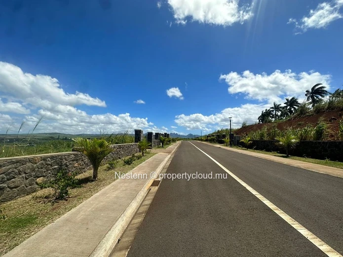 Land in  Hillside 2: Secure, upmarket, and prestigious 