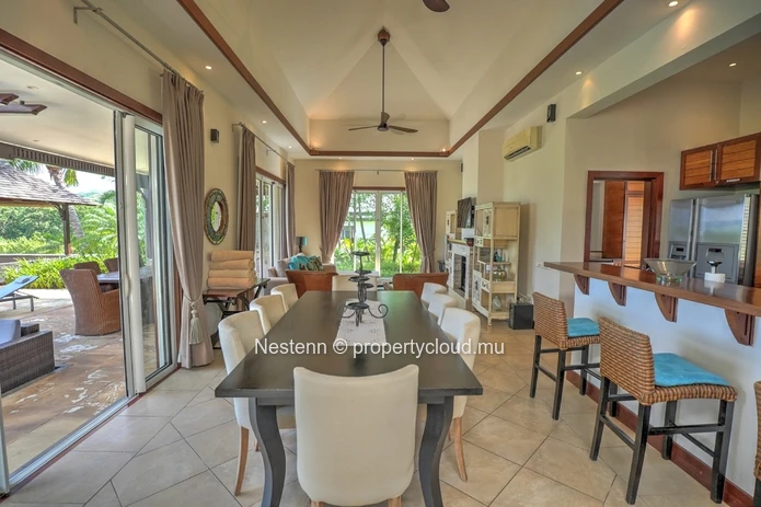 Villa d'exception avec vue mer et accès plage