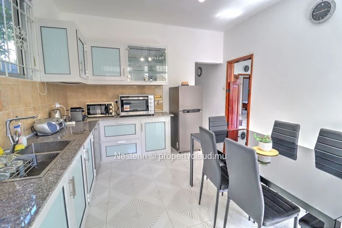 Three-bedroom apartment 