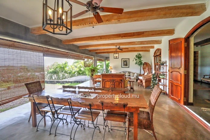 Incroyable villa de style colonial de 3 chambres avec belle vue sur mer