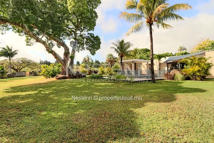 Villa d'exception de 4 chambres nichée au milieu d'un immense jardin