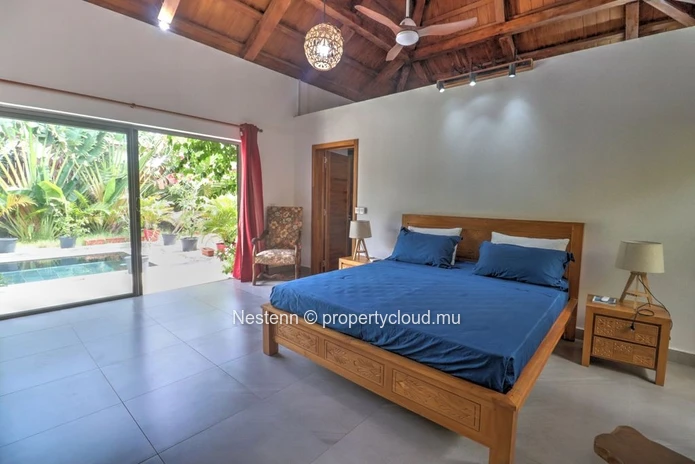 Élégante villa de style balinais sur un terrain de 675 m²