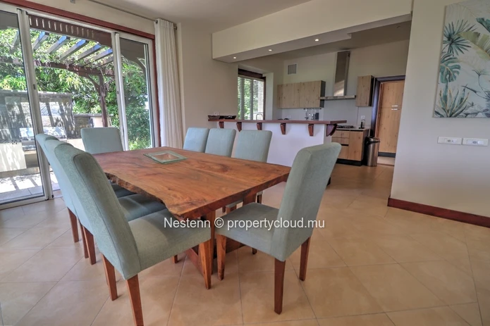 Spectacular colonial-style 4-bed villa 