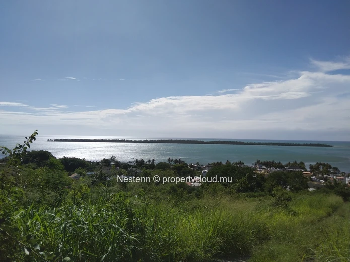 Contemporary duplex villa with 4 bedrooms, private pool, and mountain views in a secure residence