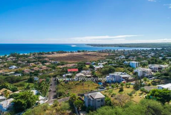Magnifique appartement moderne de 320m2 avec piscine privée et vue imprenable sur la baie 