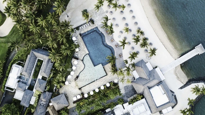 Villa neuve de 4 chambres de plain-pied avec vue sur le golf dans un domaine prestigieux