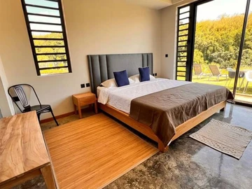 6 Bedroom House